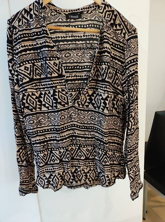 Camicette: Blouse femme – Usato da Bellevue venduto da xuxana 2