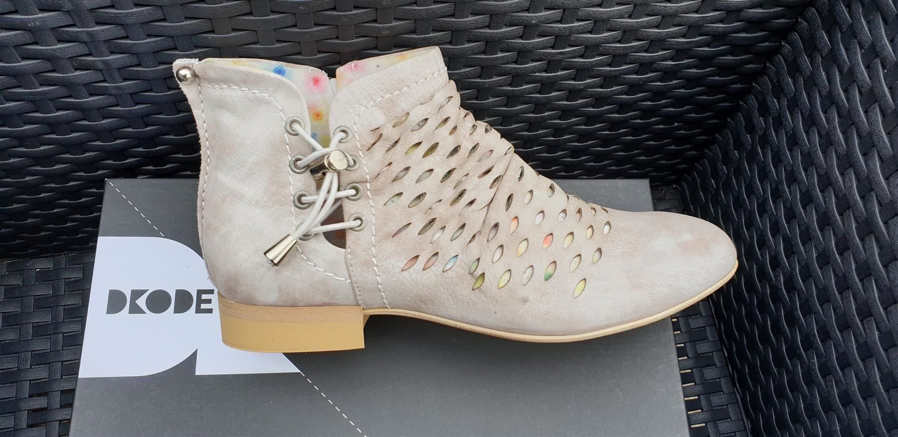 Scarpe da donna: DKODE Sachi Stiefel 38 NEU NP179.- Leder – Nuovo e nell'imballaggio originale da Buttwil venduto da MaraMari