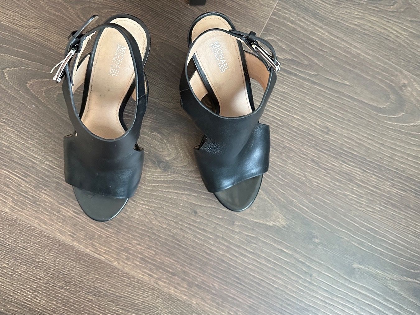 Michael Kors Scarpe da donna: Michael Kors Ledersandalen mit Absatz, Gr. 37.5 – Usato da Basel venduto da morochadelsur 2