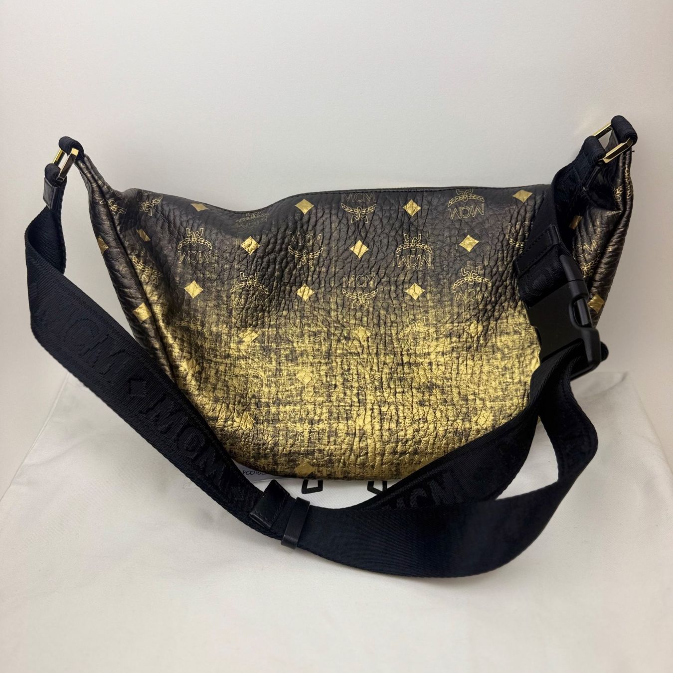 Mcm Borse: MCM Gürteltasche schwarz-gold – Usato da Sursee venduto da Justmibu 2