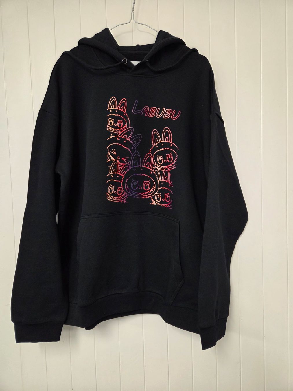 Maglioni & Felpe: Sweat à capuche  noir Labubu  taille L  NEUF – Nuovo e nell'imballaggio originale da St-Imier venduto da goodber