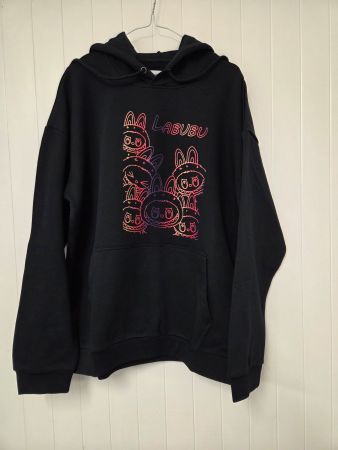 Sweat à capuche  noir Labubu  taille L  NEUF