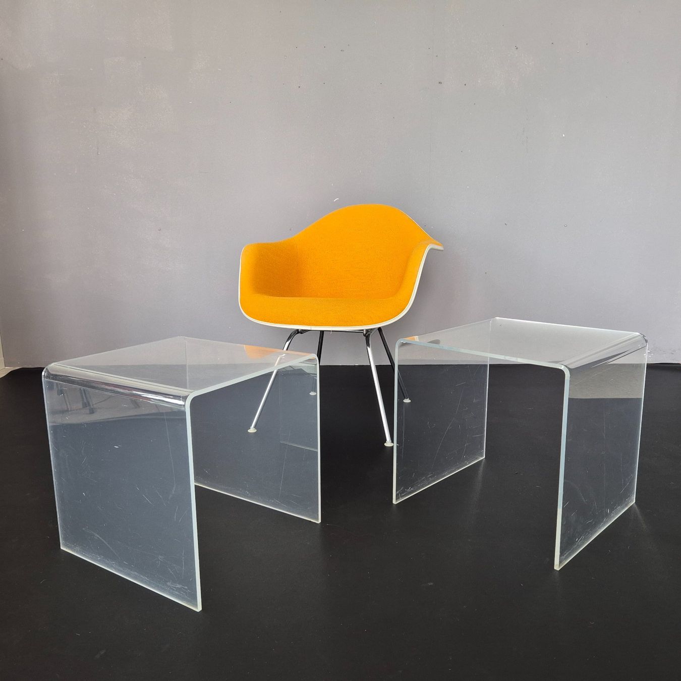 Tische: 2er Plexiglas Acryl Tisch Blumenhocker Beistelltisch Table – Gebraucht aus Nottwil von Wondewa-Shop 9