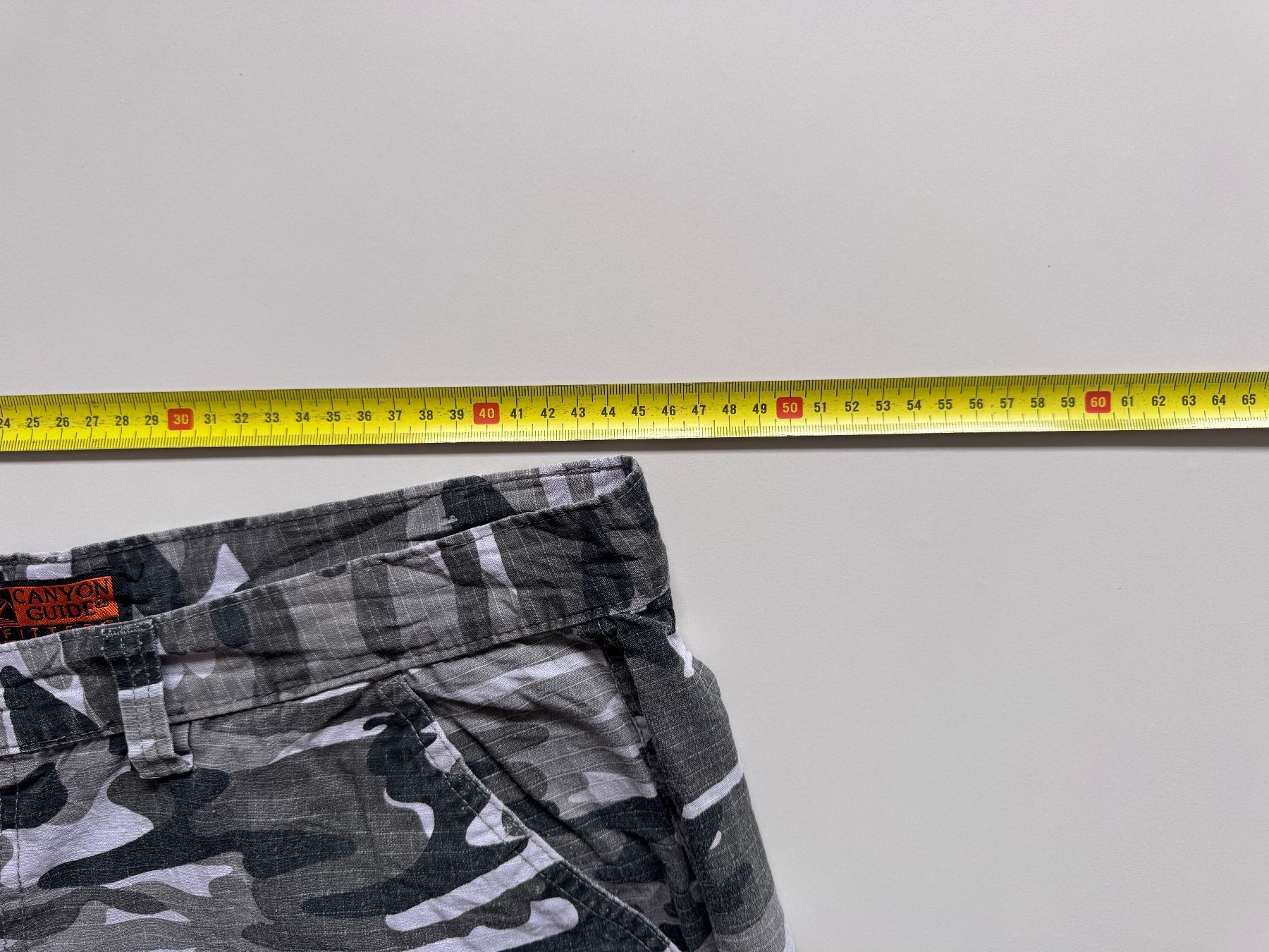 Pantaloni: Canyon Guide Cargo camo hose pants w38 bermuda 6 pockets – Usato da Neuchâtel venduto da _Easy_to_Find_ 2