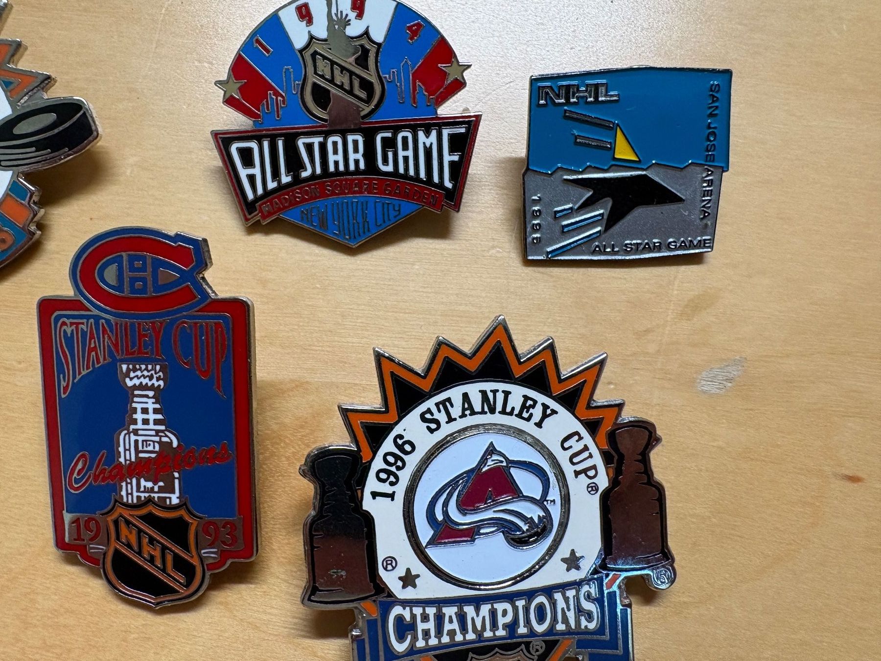 NHL Plaketten & Abzeichen: 8 NHL Pins | Anstecker – Gebraucht aus Elgg von Jo_Naj 2