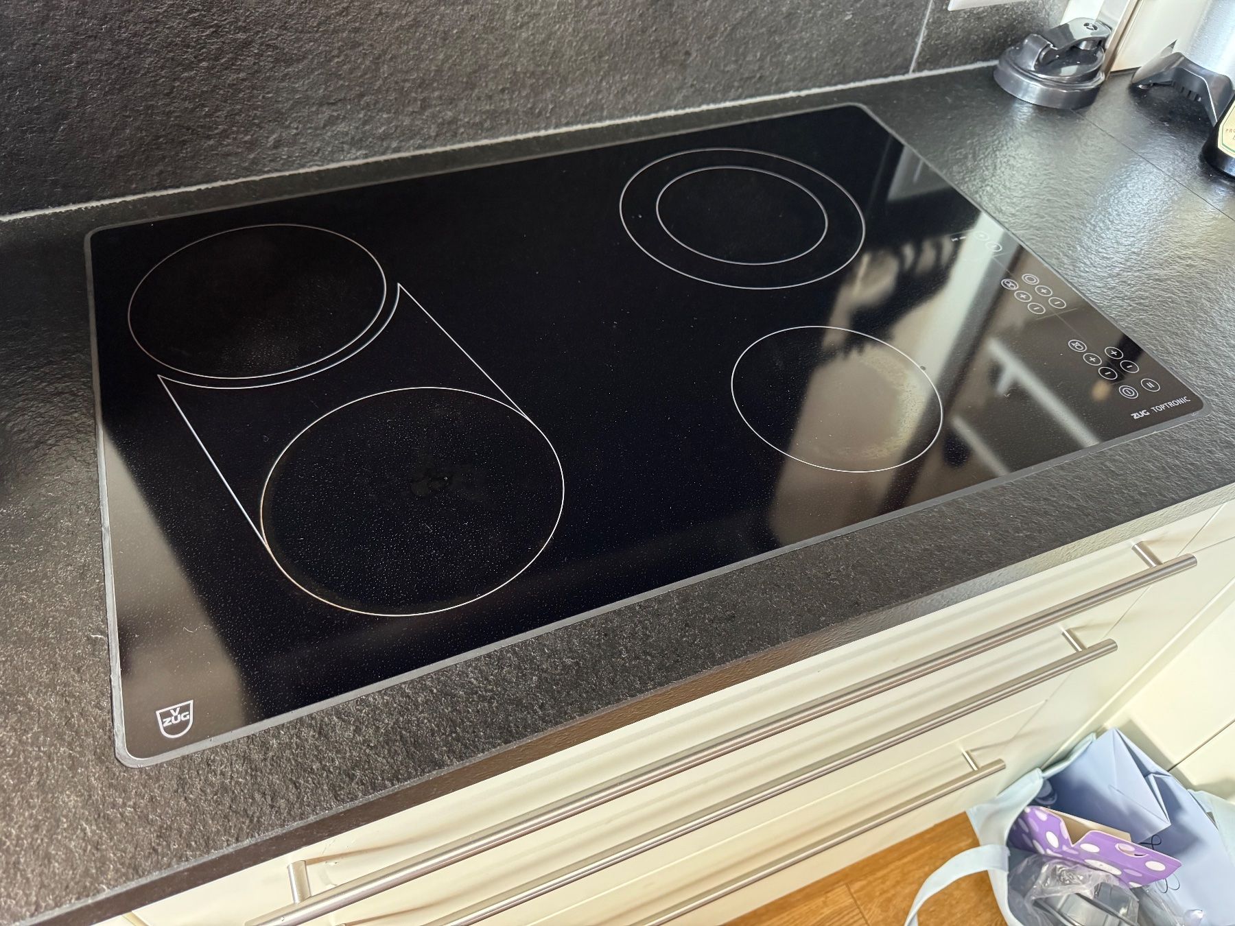 Cuisinières: V-Zug Glaskeramikfeld – D'occasion à Celerina/Schlarigna par 2406ca