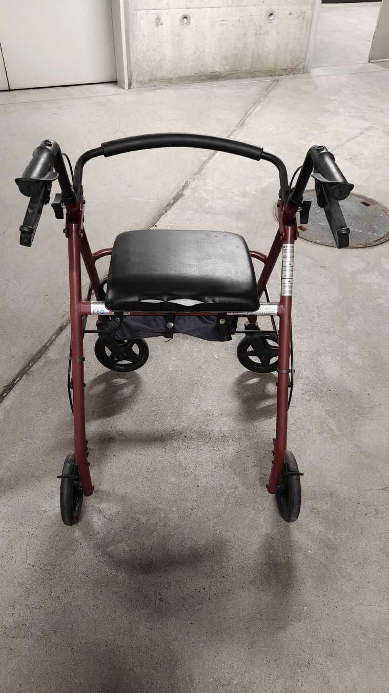 Aides à la marche: Rollator gebraucht zu verkaufen. – D'occasion à Gränichen par rooney90 2