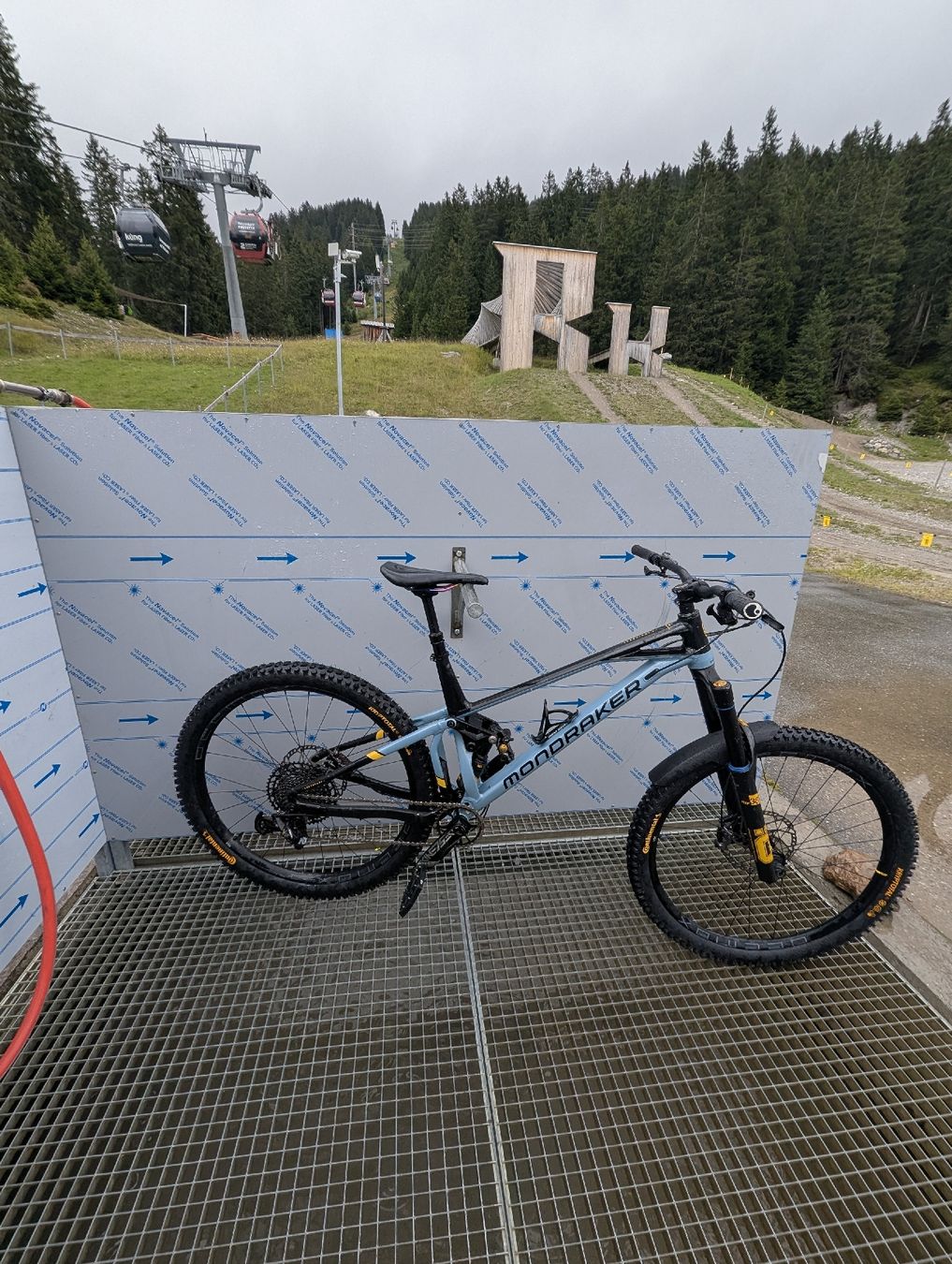 Mondraker Velos: MONDRAKER SUPERFOXY OHLINS 2022 – Gebraucht aus Lenzerheide/Lai von 9ag_zh6b