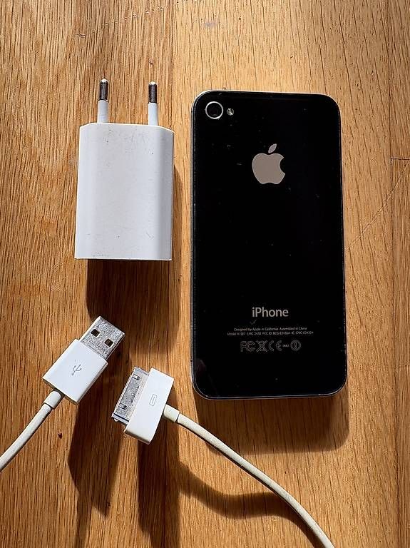 Handys / Smartphones: iPhone 4s – Gebraucht aus Sargans von TrickyHikr 1