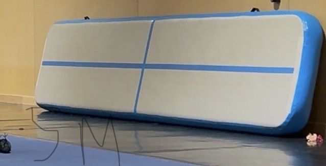 Tapis de sol: Airtrack 5 meter x 1 meter + 20 cm – D'occasion à Gossau par vane.01