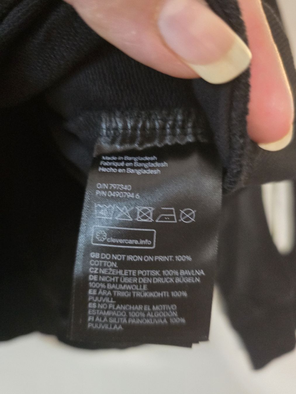 H&M Pulls & Sweat-shirts: Pullover Skelett Motiv Schwarz Grösse M Divied H&M – D'occasion à Bülach par Cat_2.5 2