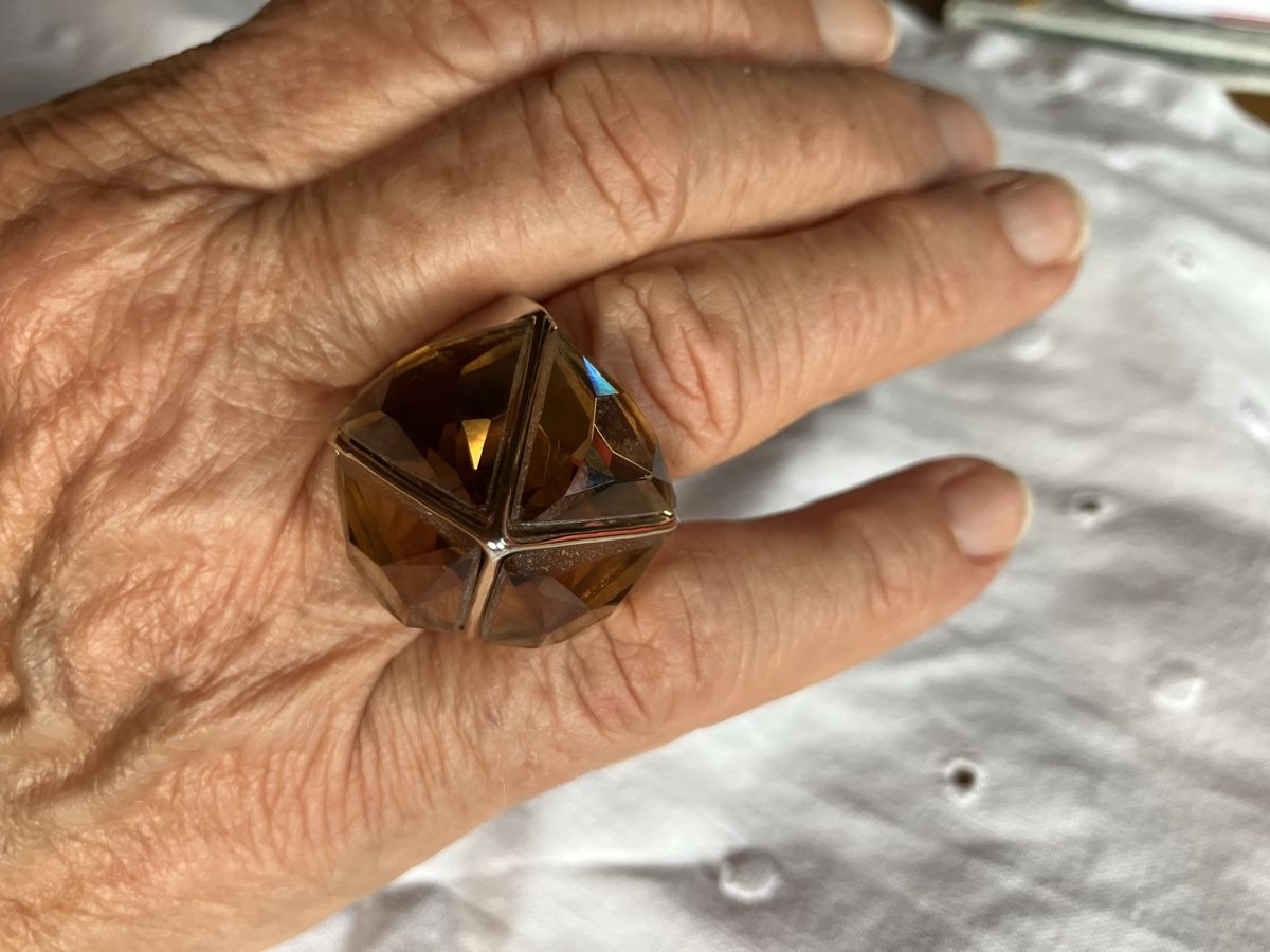 Ringe: Pyramidenförmiger Ring mit Zirkonia – Gebraucht aus Bassersdorf von groovygremlin 2