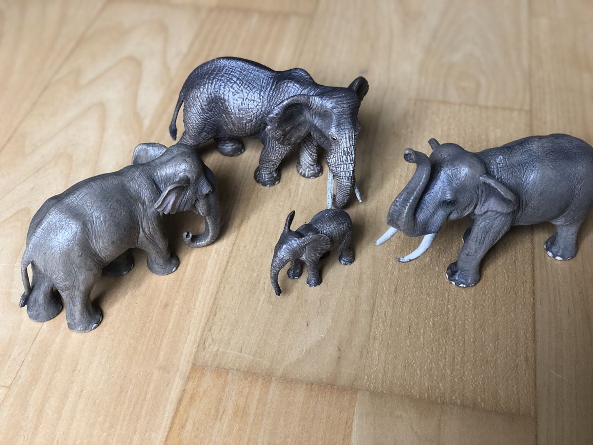 Schleich Giocattoli: Schleich éléphants – Usato da La Tour-de-Peilz venduto da zazen33