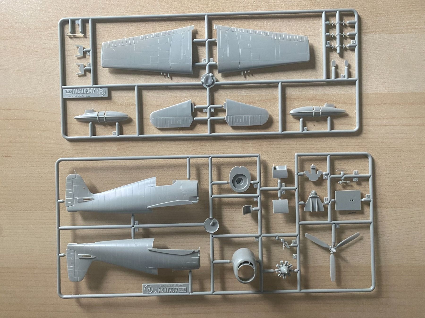 Modellbausätze & Standmodelle: Modell 1:72 - F6F-3/5 Hellcat von Academy – Neu (gemäss Beschreibung) aus Koppigen von F4Fan 1