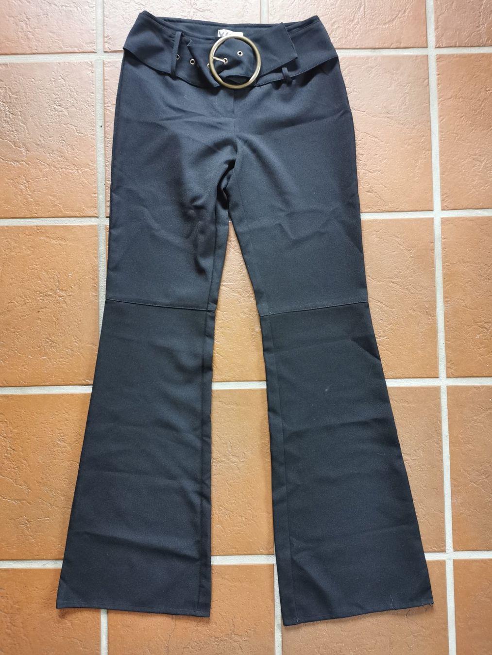 Hosen: Y.O.U.; Schwarze Schlaghose / Hose Gr. 34 mit Gurt – Gebraucht aus Boniswil von Totomat-Lady