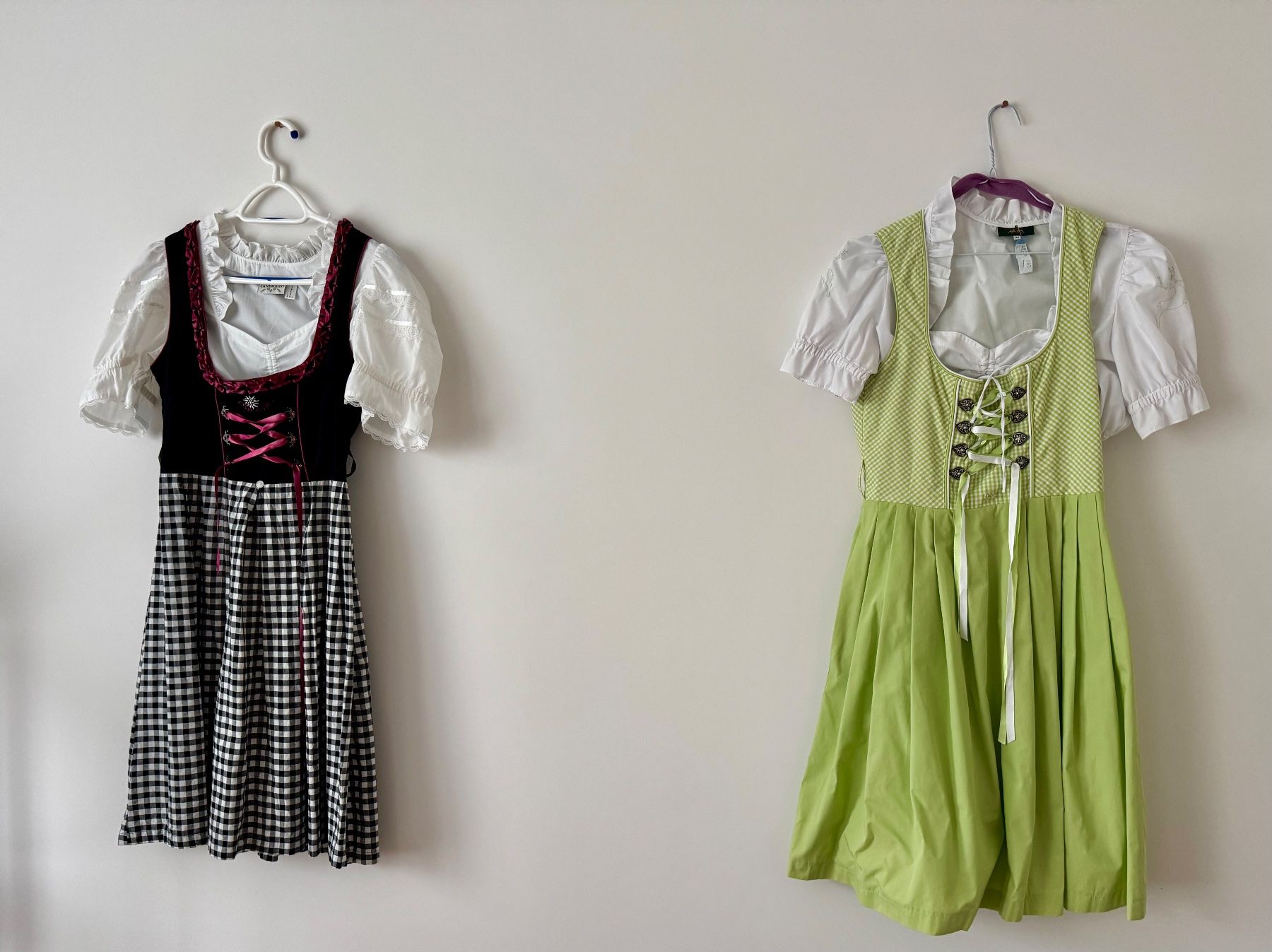 Costumi: 2 Dirndl Grösse 40 + 38 – Usato da Winterthur venduto da Rbasi 1