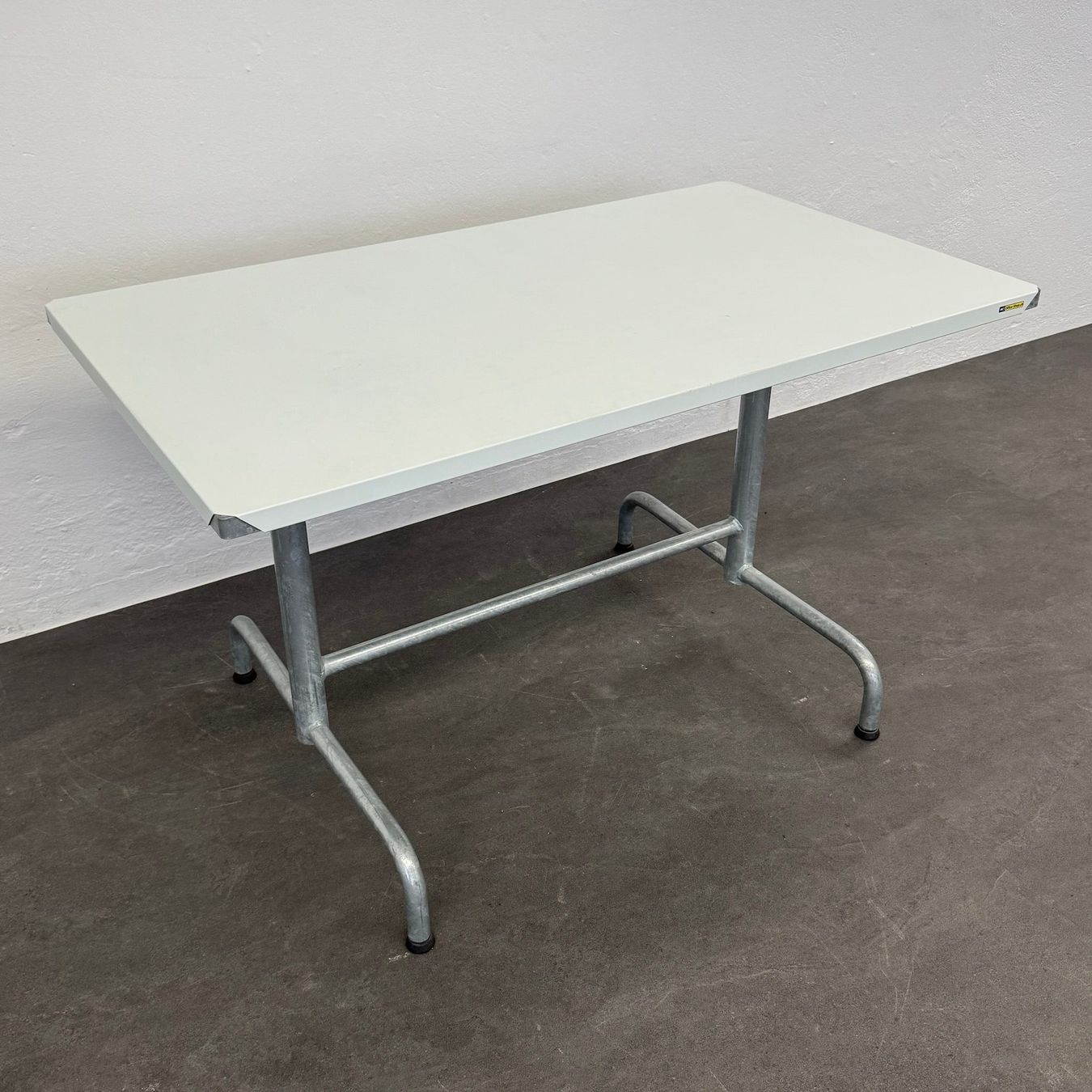 Scrivanie: Moobel Nostalgy Gartentisch – Usato da Schönenwerd venduto da mcofficeshop 1