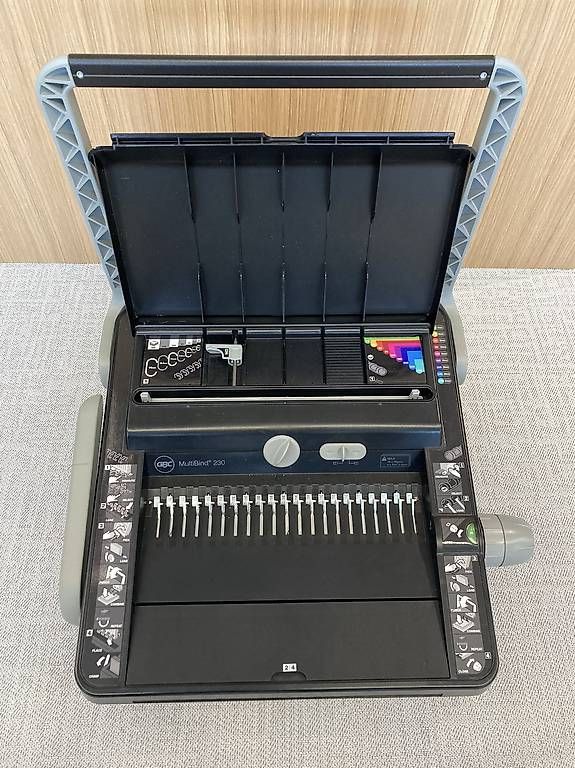 Macchine rilegatrici: GBC Multibindegerät MultiBind 230 – Usato da Zürich venduto da Suglik 2