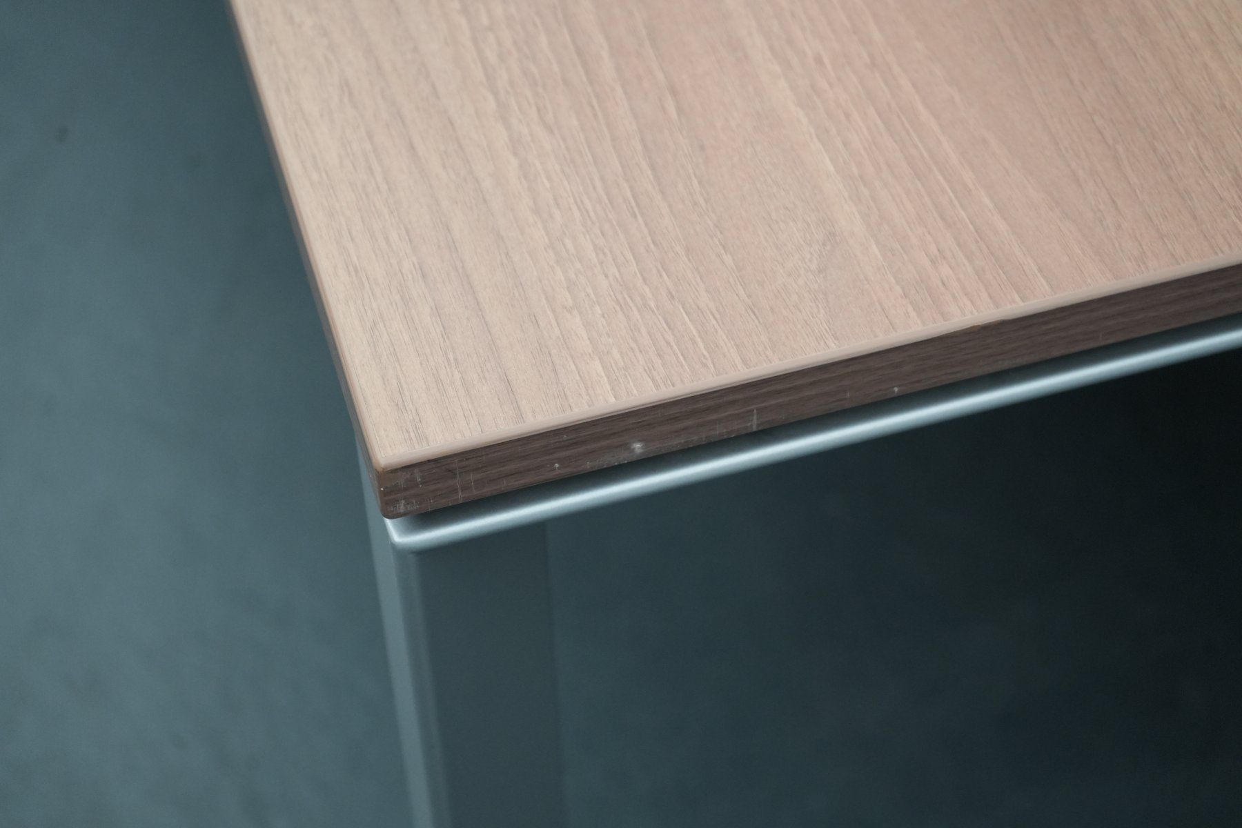 Tavoli: Moderner Ess-/Bürotisch mit Holzplatte, Metallfuss – Usato da Safenwil venduto da EFAGSafenwil5745 3