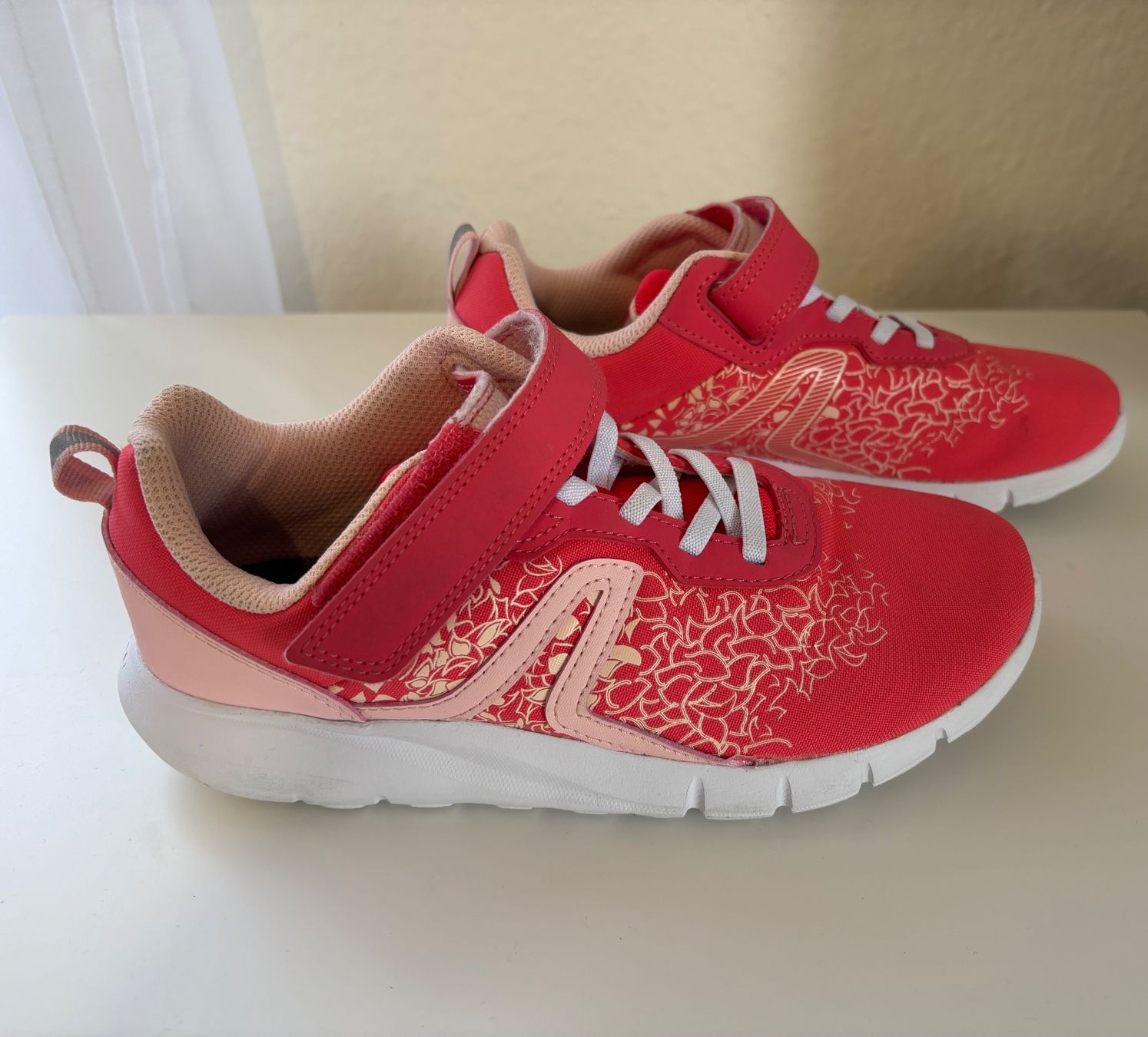 Decathlon Scarpe per ragazzi: Baskets Décathlon enfant / pointure 35 – Usato da Bernex venduto da mar_82vn