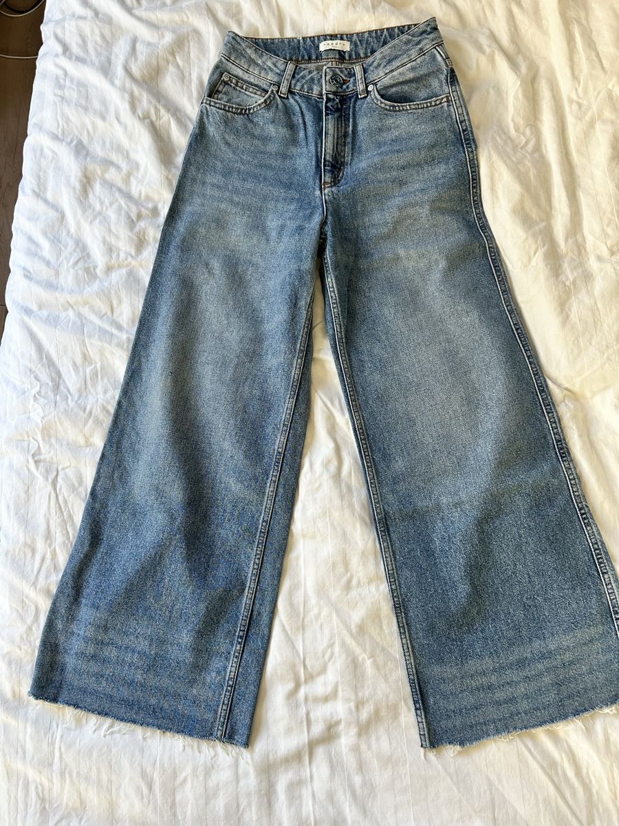 Sandro Jeans: Jeans Sandro coupe large taille 36 bleu clair – D'occasion à Lully VD par Garance040
