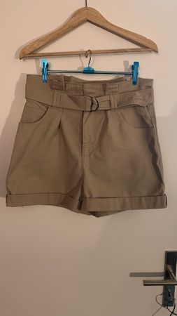 Sommerliche Chino Shorts MORGAN mit Gürtel - Grösse 38 
