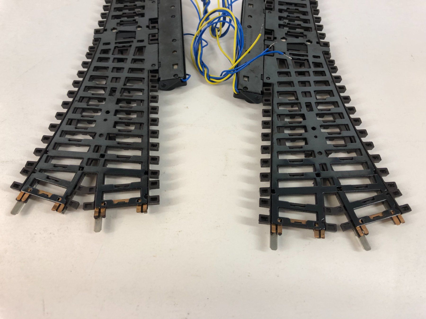 Märklin Modellini di ferrovie: Märklin H0 K-Gleis 2261 Elektromagnetisches Weichenpaar – Usato da Rodersdorf venduto da Joerg11 3