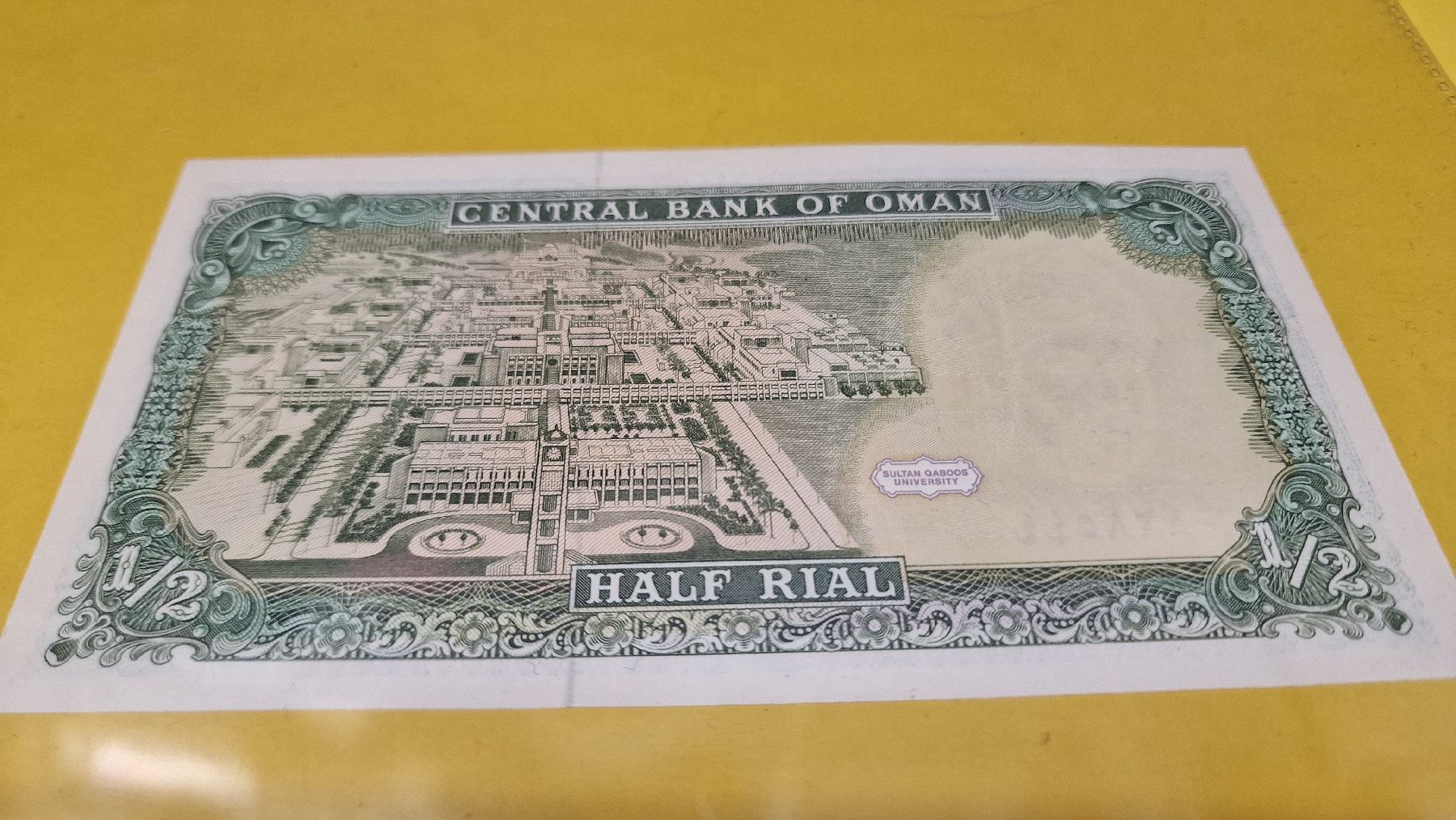 Banconote: Oman: Seltene Banknote 1/2 Rial - Sultanat Oman, 1985 – Nuovo e nell'imballaggio originale da Herisau venduto da Antiques.AR 1