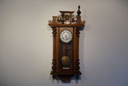 Antike Wanduhr / Pendeluhr