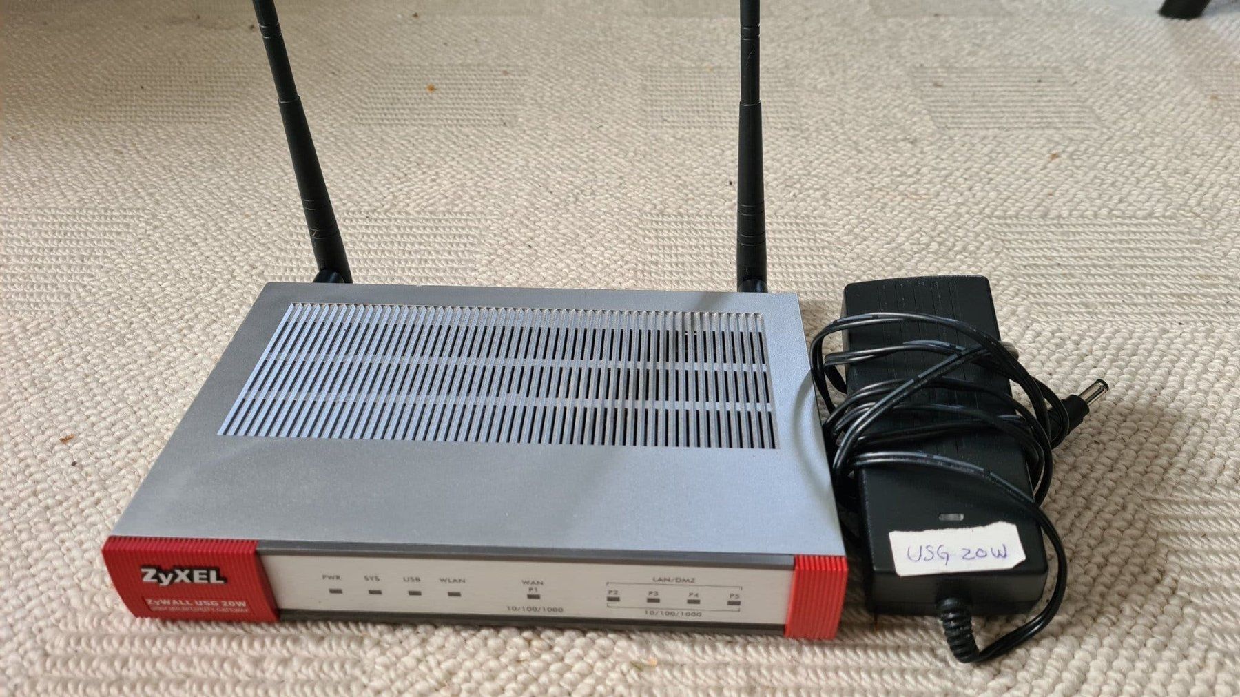 Zyxel Modem & Router: Routeur + Firewall Wifi Zyxel USG 20w – Usato da Morges venduto da kainjoo
