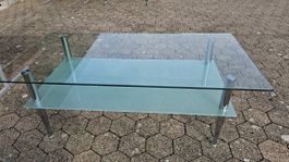 Glastisch / Salontisch mit Metallfüssen auf 2 Ebenen