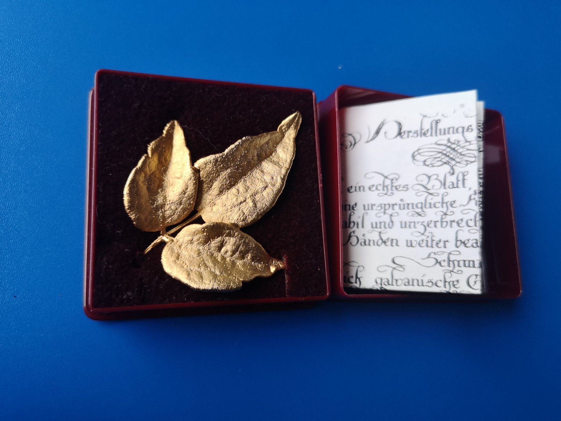 Spille & Fermagli: Echtes Blatt vergoldet Brosche – Usato da Schaffhausen venduto da Leveron13