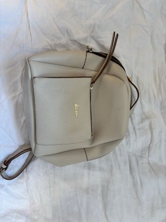 Beiger Rucksack 