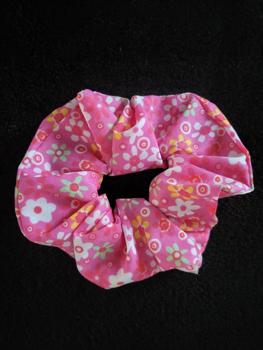 Accessori per capelli: Scrunchie / Pink gemustert / Handgenäht  – Nuovo e nell'imballaggio originale da Lömmenschwil venduto da S4BR1N4