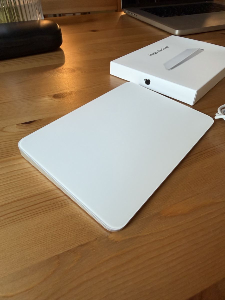 Apple Mouse: Apple Magic Trackpad A1535 – Excellent Condition – Nuovo (secondo la descrizione) da Zürich venduto da idbronskiy 1