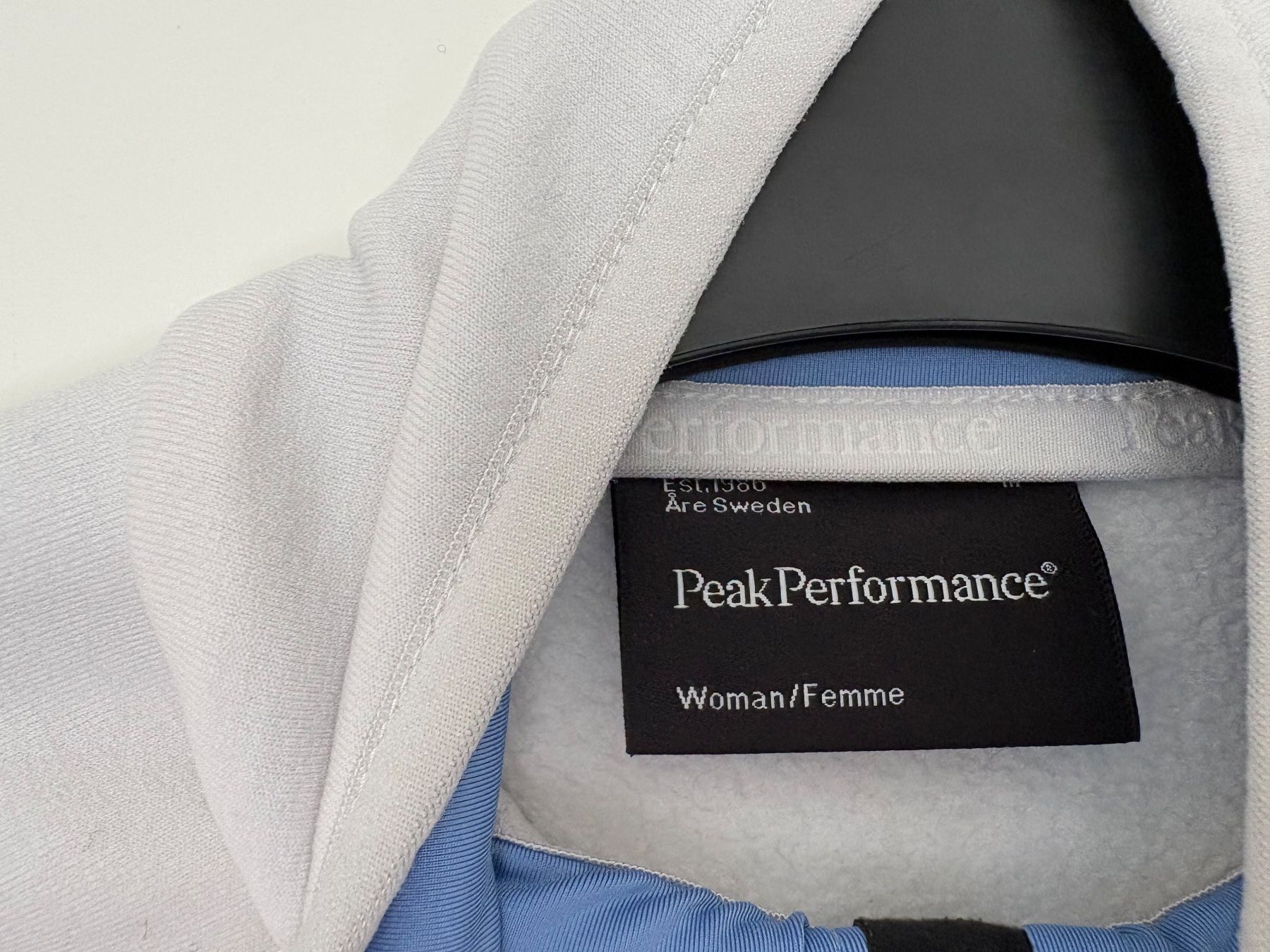 Peak Performance Jacken: Peak Performance Jacket - Size M – Gebraucht aus Muzzano von Sidney_3 2