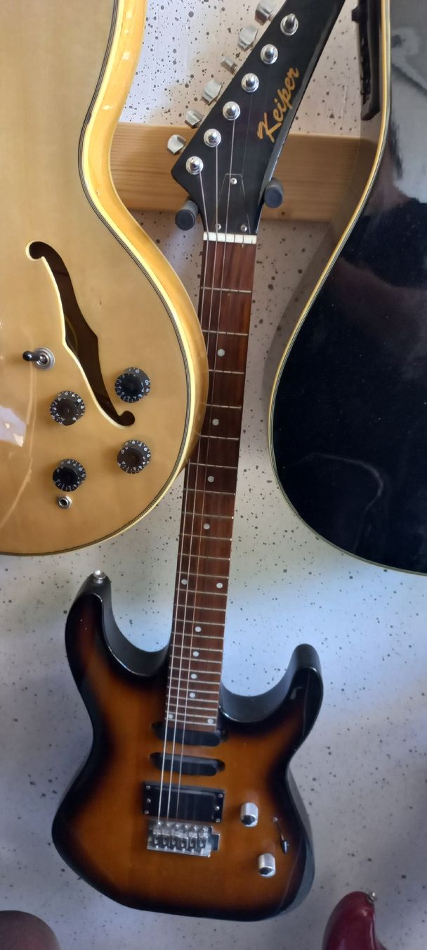 Strumenti musicali: div. Gitarren ab Fr. 60.- / stk. – Usato da Schaffhausen venduto da raj_f5dm 2