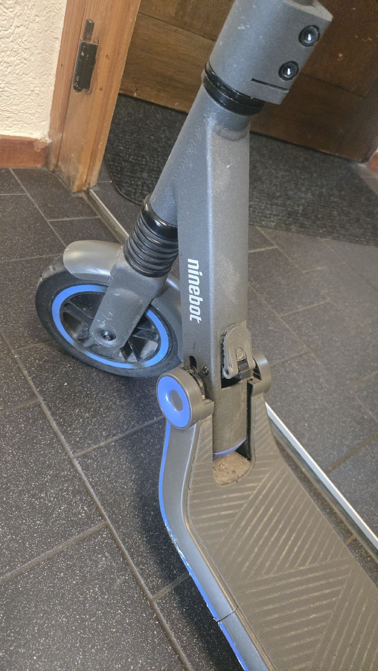 Segway Kickboard: Ninebot E8 Kids Elektro Kickboard – D'occasion à Zürich par Deesay 1
