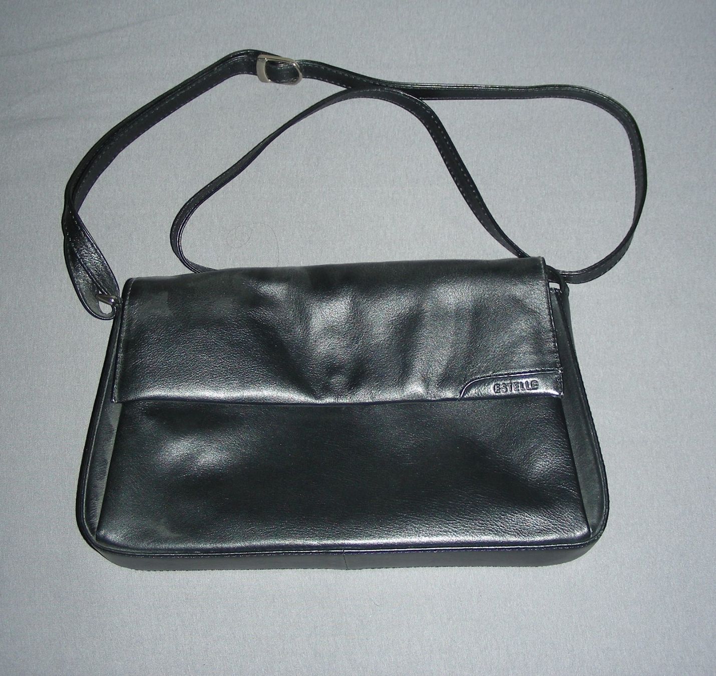 Borse da donna: ESTELLE Schultertasche schwarz Leder – Nuovo (secondo la descrizione) da Burgdorf venduto da Daniela136