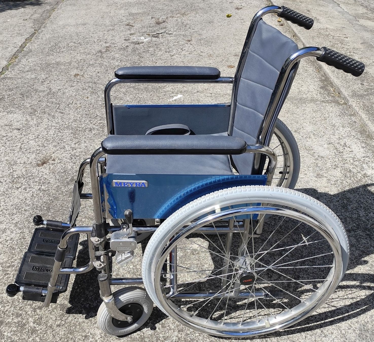 Sedie a rotelle: Rollstuhl Meyra 42 cm – Nuovo (secondo la descrizione) da Oberwil BL venduto da NTS-TopShop