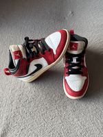 Chaussures Nike Air Jordan 1. Taille 33.5