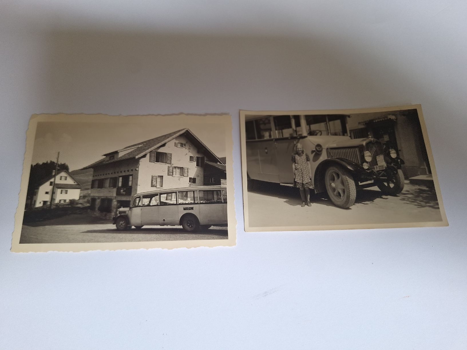 Foto & Immagini: 2 alte Saurer Postautos Originalfotos – Usato da Schaffhausen venduto da RicardoSchaffhausen