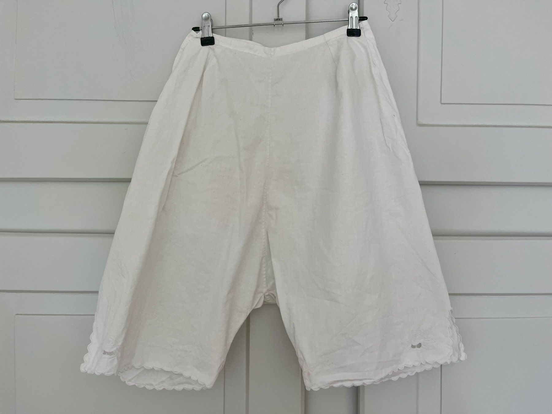 Sonstige Unterwäsche: Antike Schlitzunterhose um 1900 Weissware Stoff-Spitze – Gebraucht aus Wädenswil von Aniares2