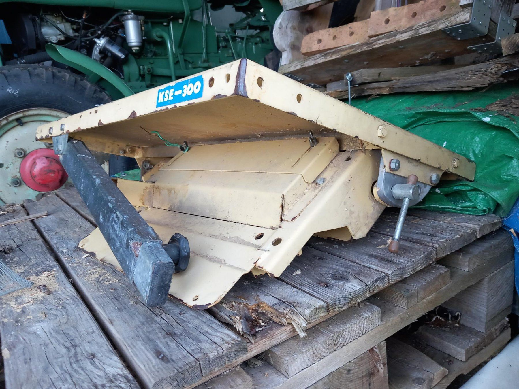 Accessori Trattori &Veicoli agricoli: Holzfräsen Schutzabdeckung Ersatzteil – Usato da Menzingen venduto da reto2008 1