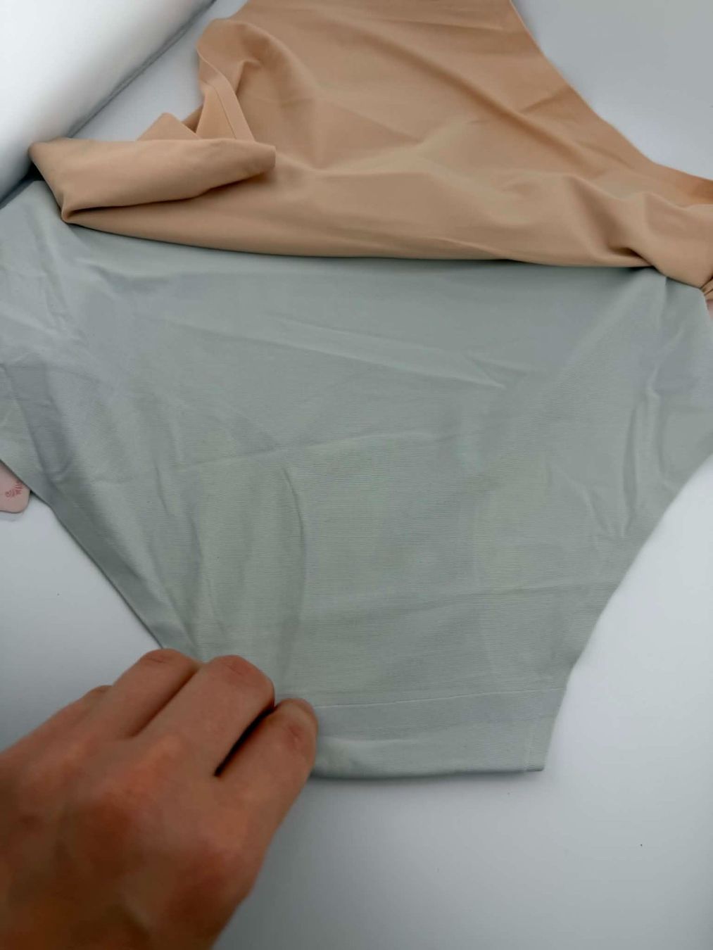 Sonstige Unterwäsche: 2er Set Damen Slips Seamless Unsichtbar  Neu M – Neu und originalverpackt aus Riehen von ann_76jw 5