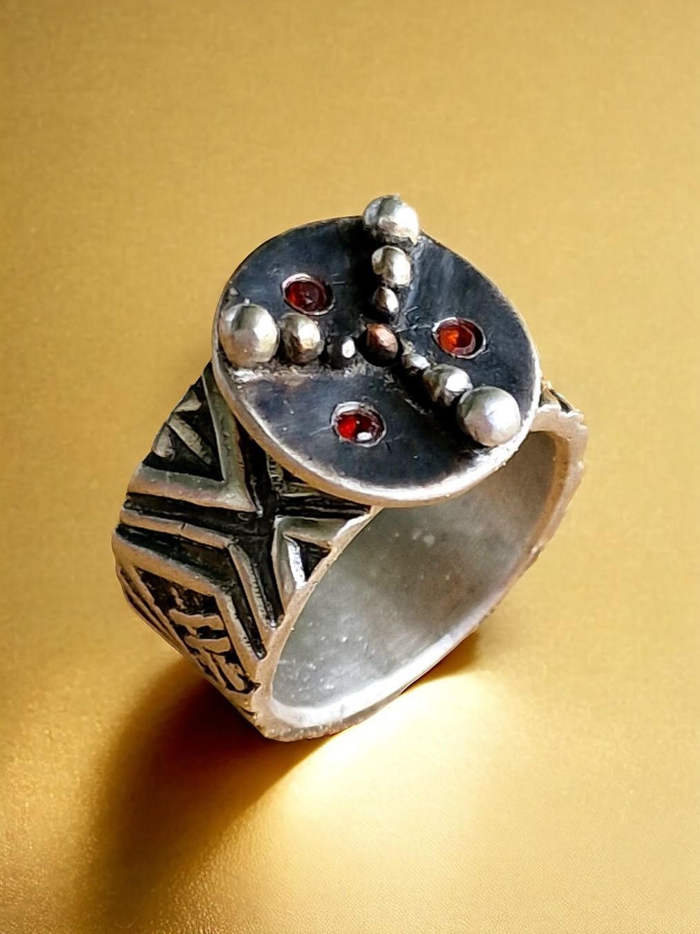 Anelli: Spinner-Ring, Silber & Granat, drehende Scheibe, Gr. 53 – Nuovo e nell'imballaggio originale da Aarau venduto da Schmuckhoehle_MD 9