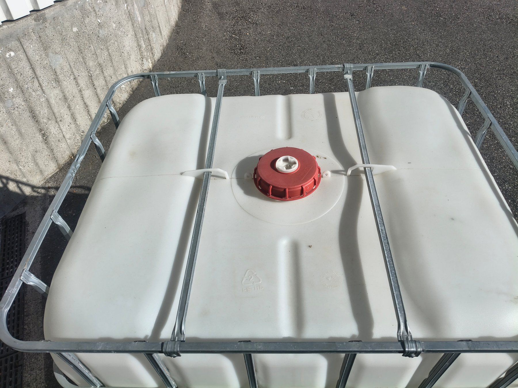 Abbeveratoi e trogoli: IBC Container 1'000lt. Tank Wassertank – Usato da Riken AG venduto da DIDI710 4