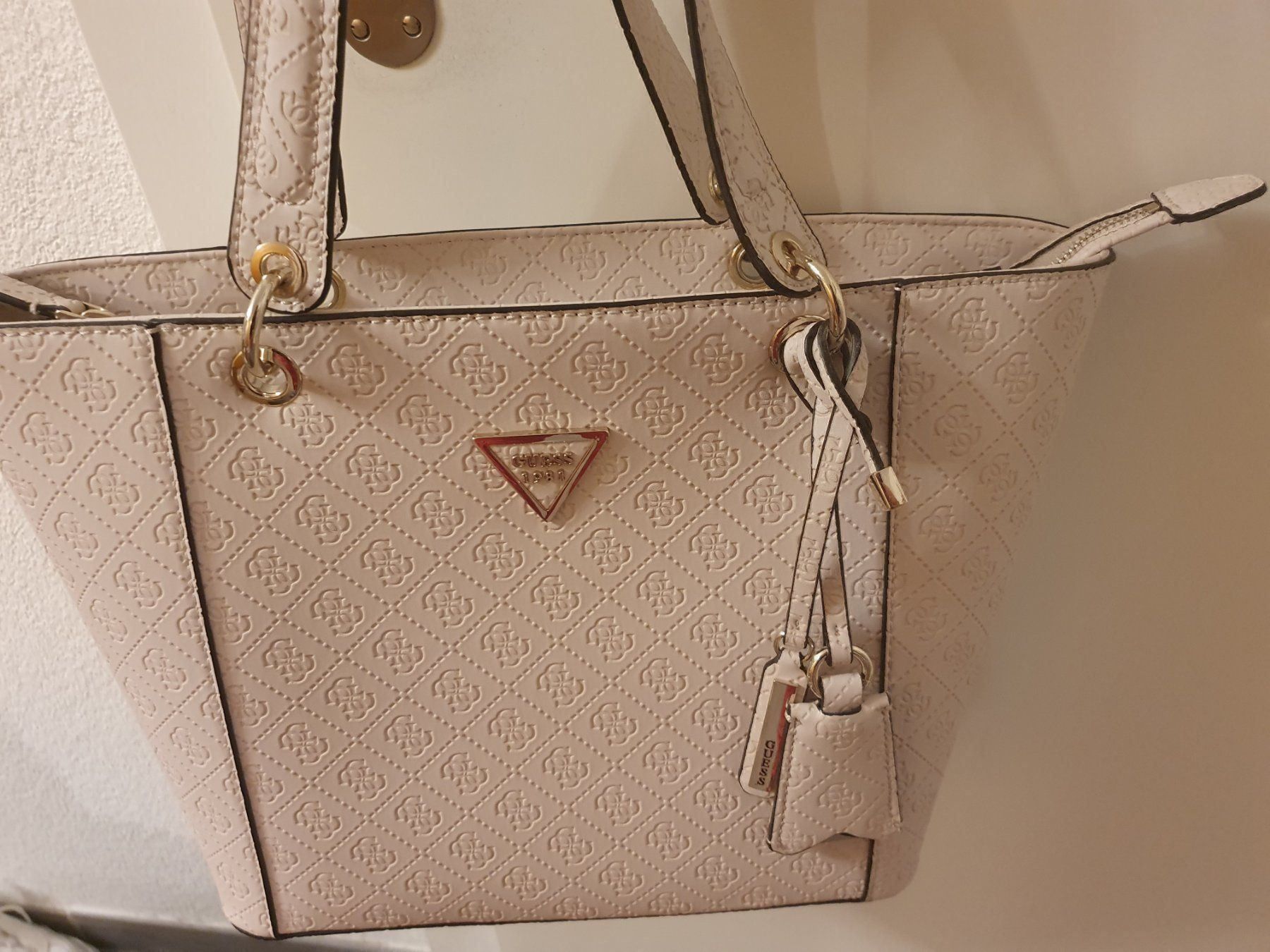 Guess Taschen für Damen: Guess Handtasche – Neu (gemäss Beschreibung) aus Thalwil von Briscolina 1