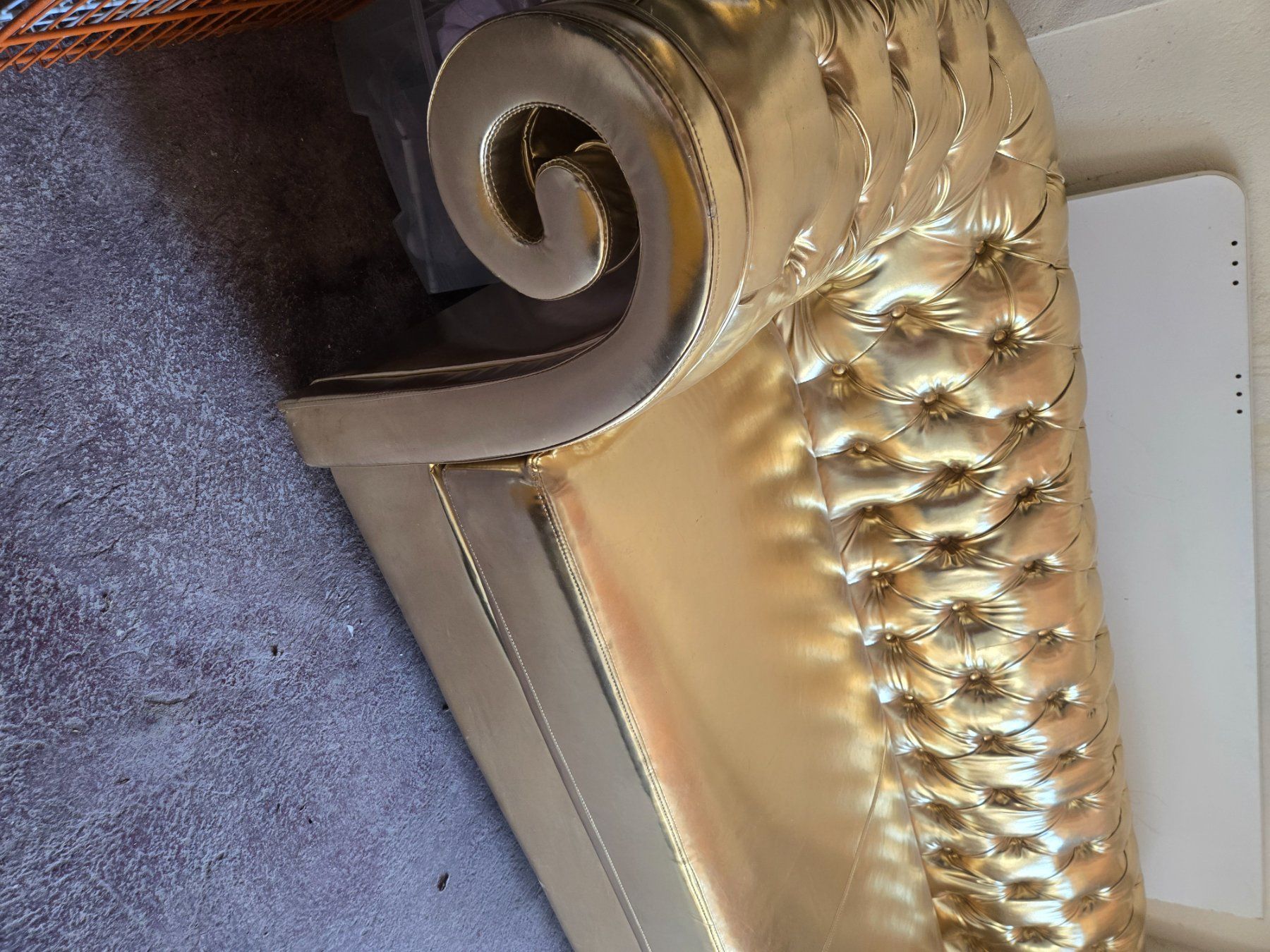 Divani: Canape chesterfield or – Usato da Combremont-Petit venduto da gil_pdk2 1