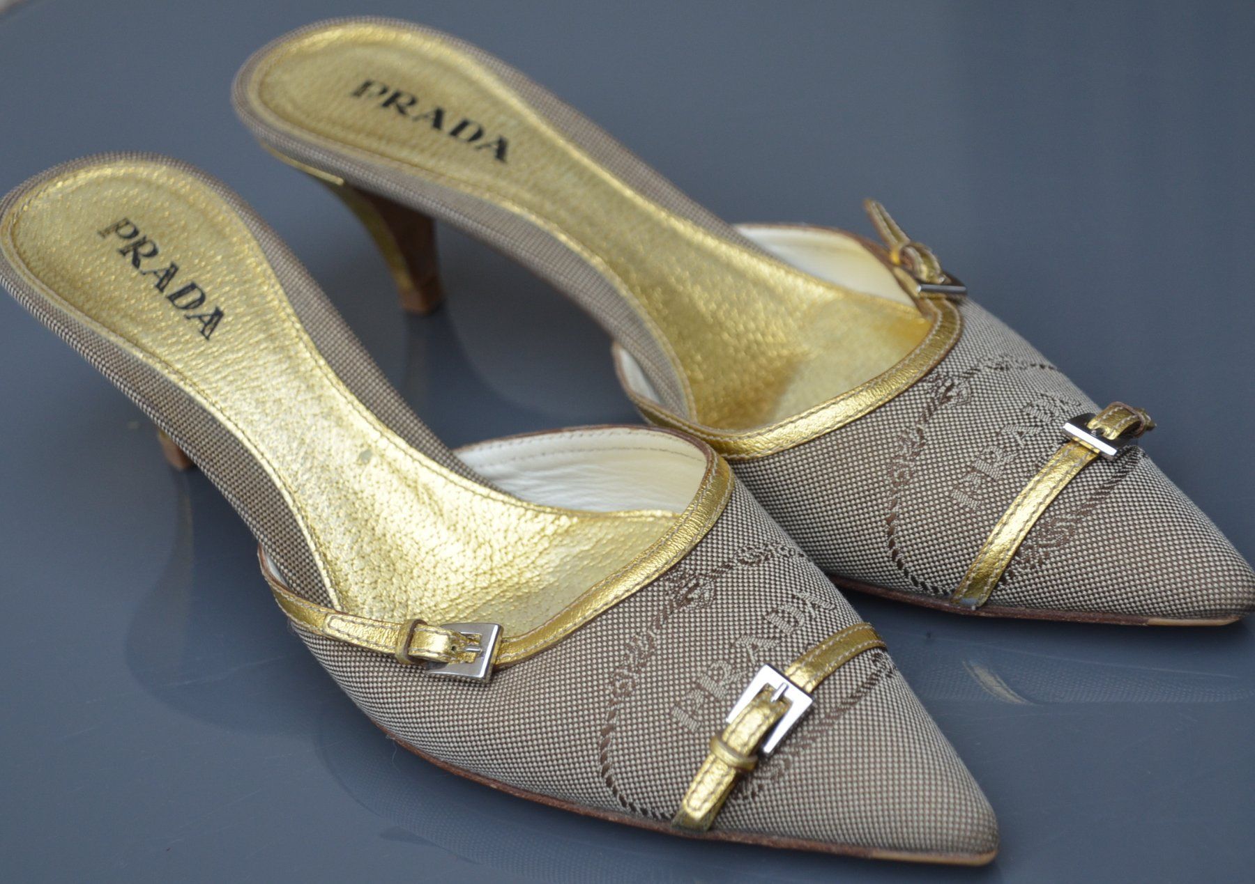 Prada Scarpe da donna: Prada Schuhe / chaussures .39 – Usato da Collonges venduto da arashee 1